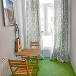 Aloha Centre With Parking Apartment