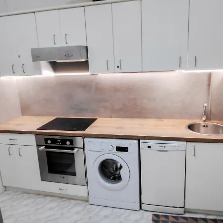 Aloha Centre With Parking Apartment *