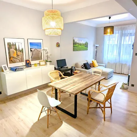 Aloha Centre With Parking Apartment